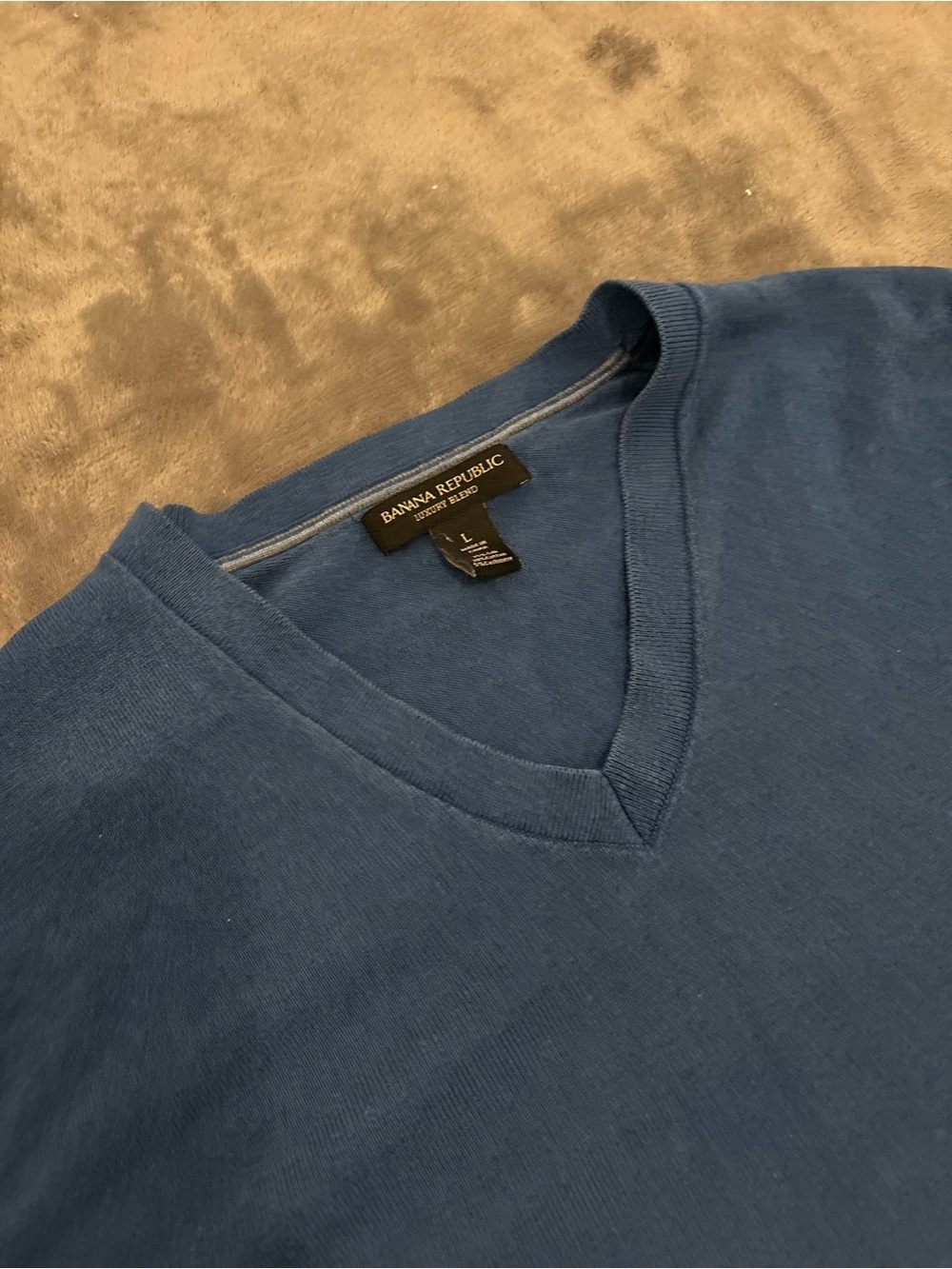 Banana Republic Men’s V-Neck Sweater in Slate Blue